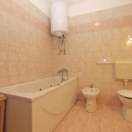 Apartment Ferienwohnung Fuer 4 Personen Ca 42 Qm In Pula, Istrien Istrische Riviera