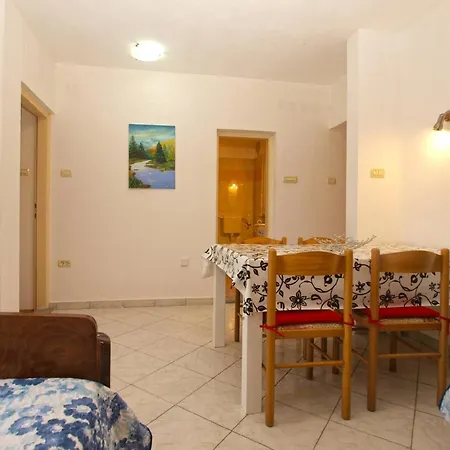 Ferienwohnung Fuer 4 Personen Ca 42 Qm In Pula, Istrien Istrische Riviera Apartment *