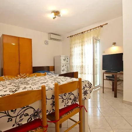 Apartment Ferienwohnung Fuer 4 Personen Ca 42 Qm In Pula, Istrien Istrische Riviera *
